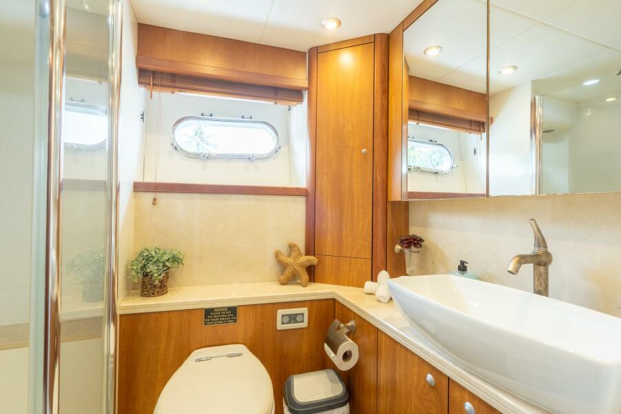 70' 2008 Sunseeker Manhattan 70