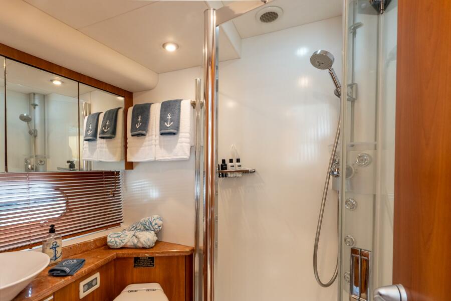 70' 2008 Sunseeker Manhattan 70