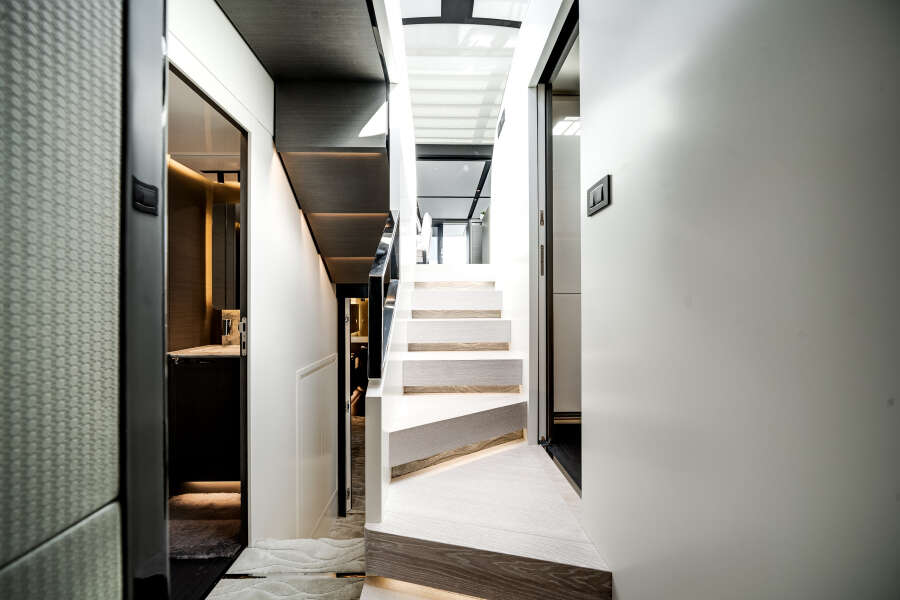 80ft Azimut Yacht For Sale