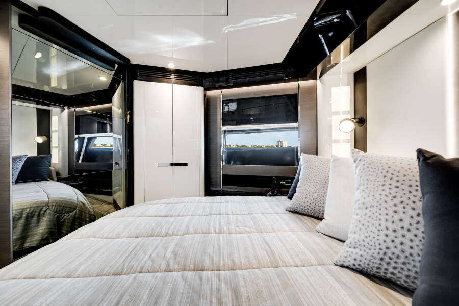 80ft Azimut Yacht For Sale