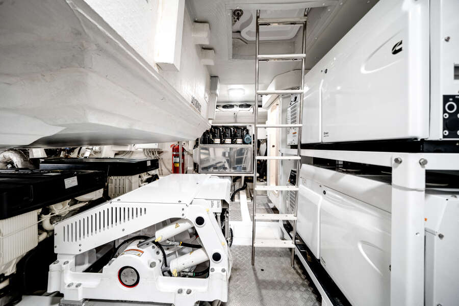 80ft Azimut Yacht For Sale