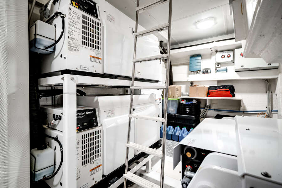 80ft Azimut Yacht For Sale