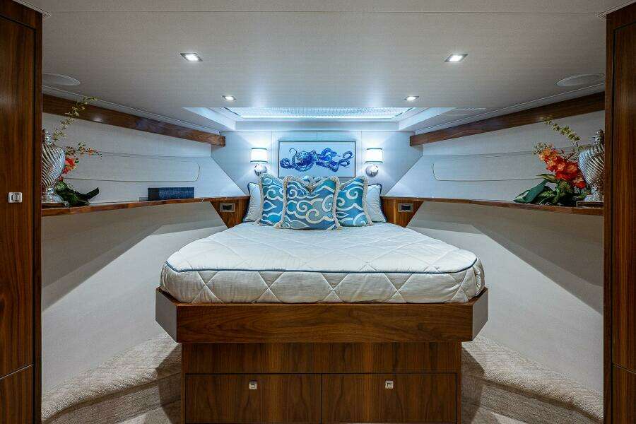 Viking 75 MIRAGE - Forward Stateroom