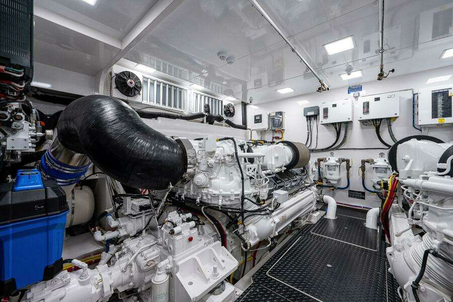 Viking 75 MIRAGE -  Engine Room