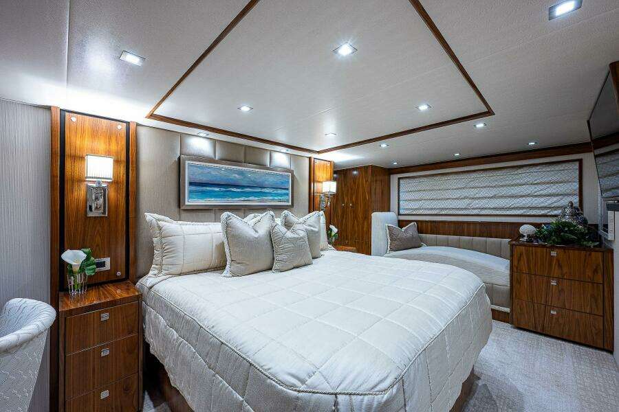 Viking 75 MIRAGE - Master Stateroom