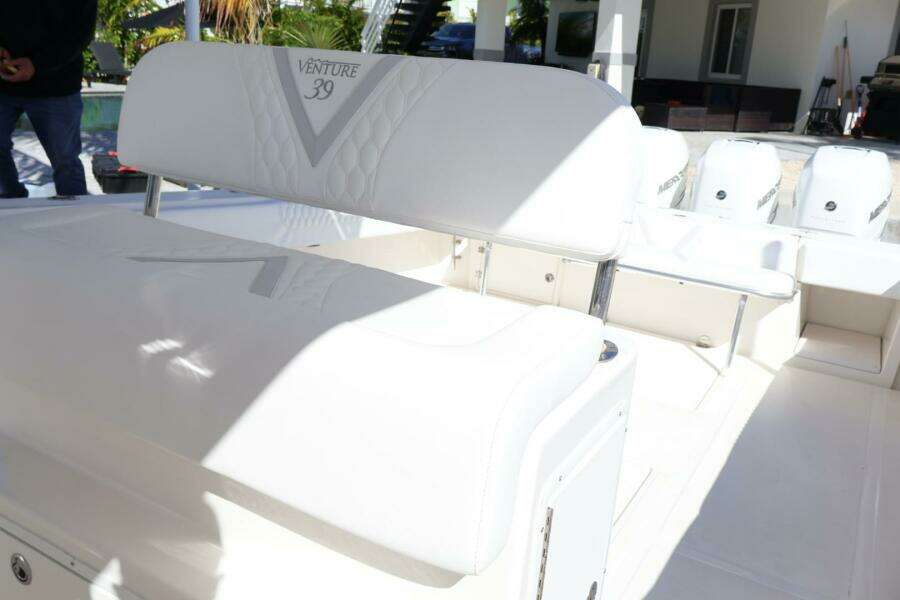 39ft Venture Yacht For Sale