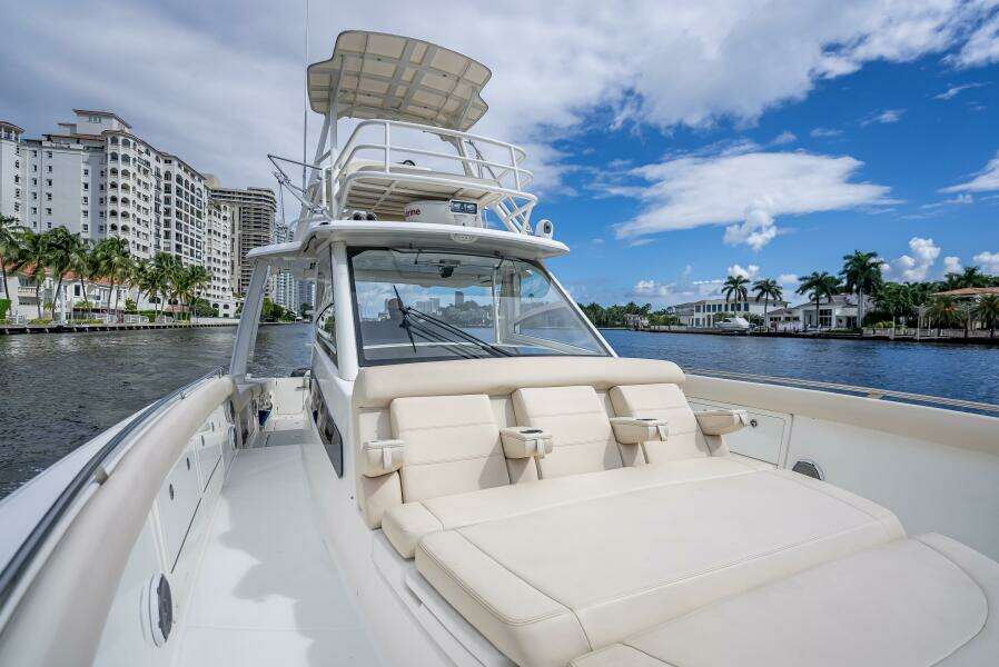 42ft Boston Whaler Yacht For Sale