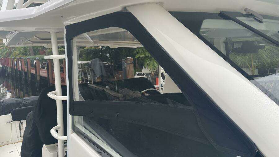 42ft Boston Whaler Yacht For Sale