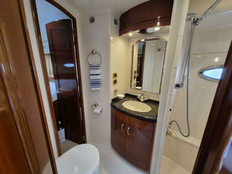 56ft Carver Yacht For Sale