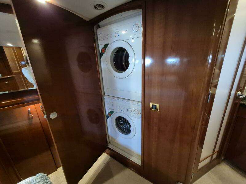56ft Carver Yacht For Sale