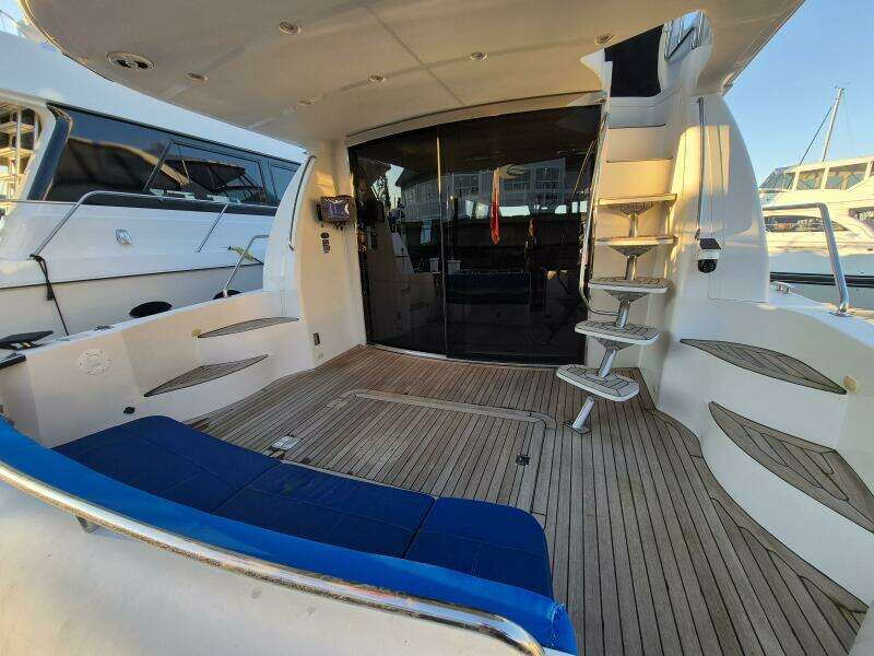 56ft Carver Yacht For Sale