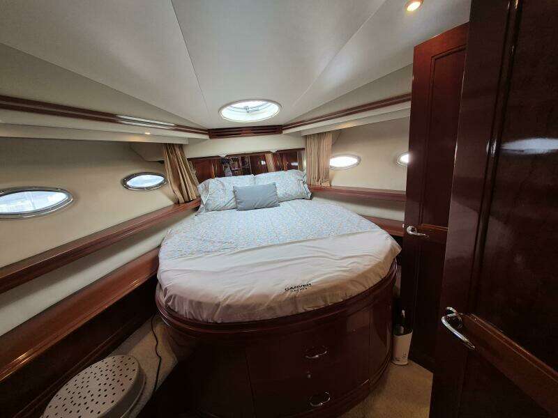 56ft Carver Yacht For Sale