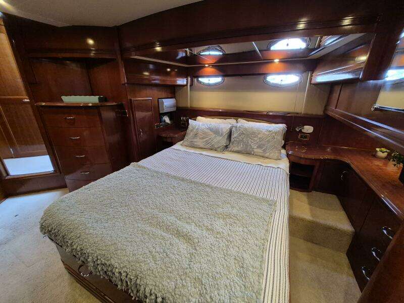 56ft Carver Yacht For Sale