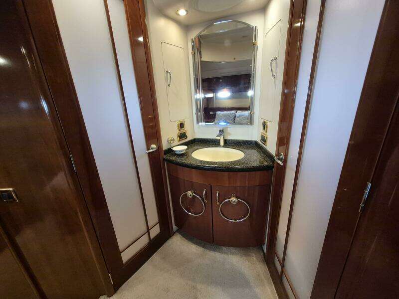 56ft Carver Yacht For Sale