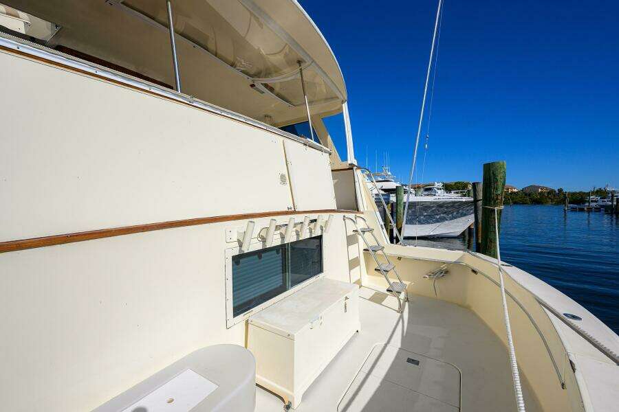 Hatteras 63 - Phantom - Cockpit