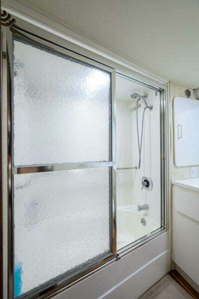 Hatteras 63 - Phantom - Head