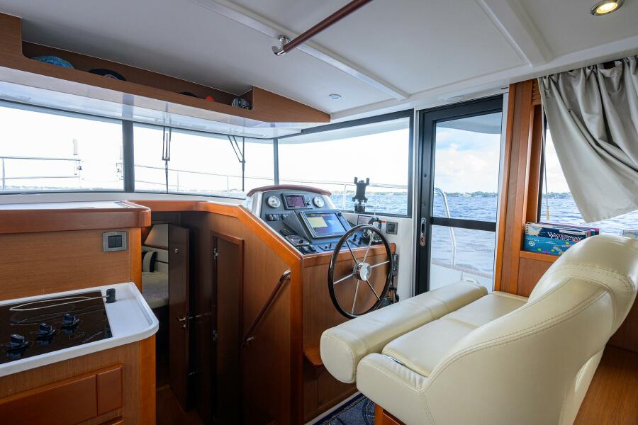 44' 2014 Beneteau Trawler 44