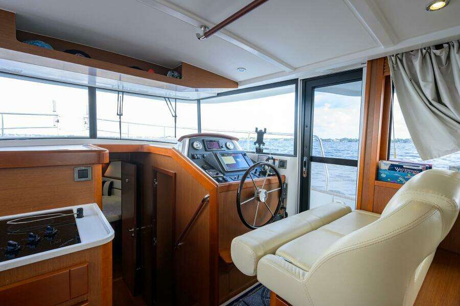 Beneteau 44 Stellar Seascape - Lower Helm