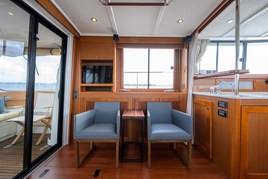 44' 2014 Beneteau Trawler 44