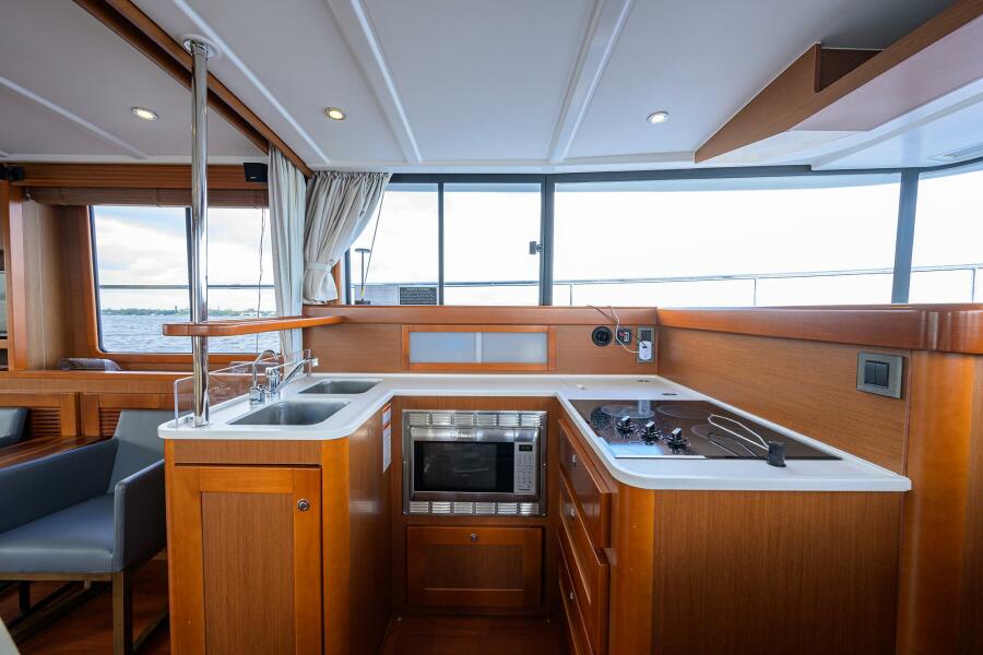 44' 2014 Beneteau Trawler 44