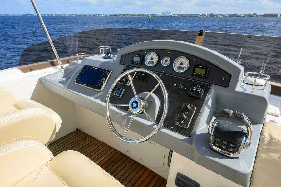 Beneteau 44 Stellar Seascape  - Bridge Electronics