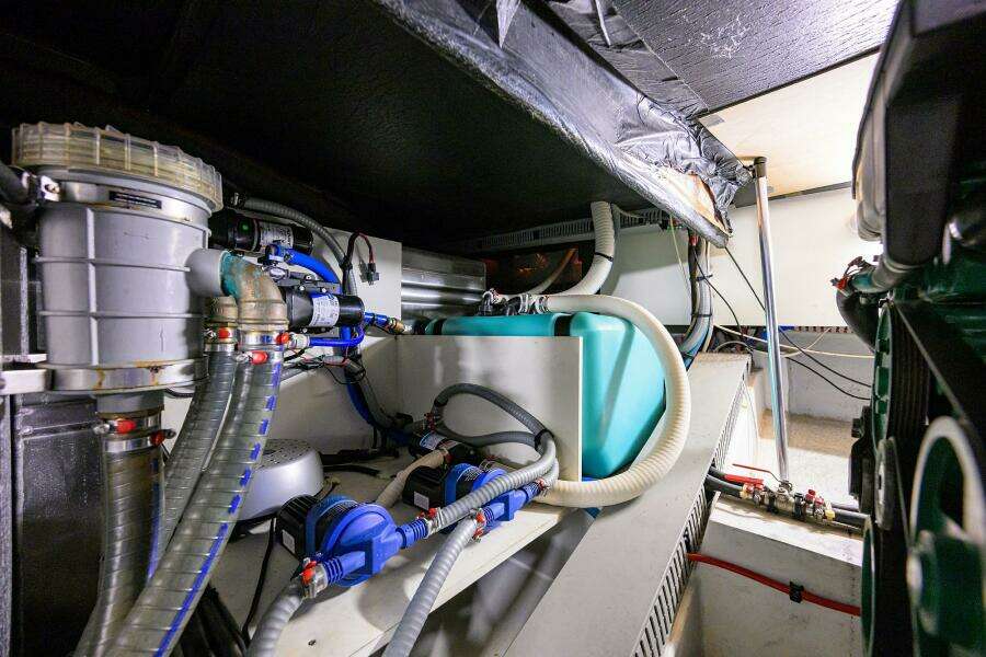 Beneteau 44 Stellar Seascape  - Engine Room