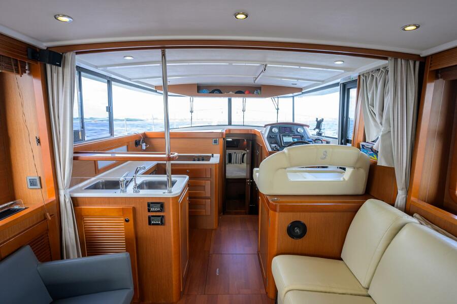 44' 2014 Beneteau Trawler 44