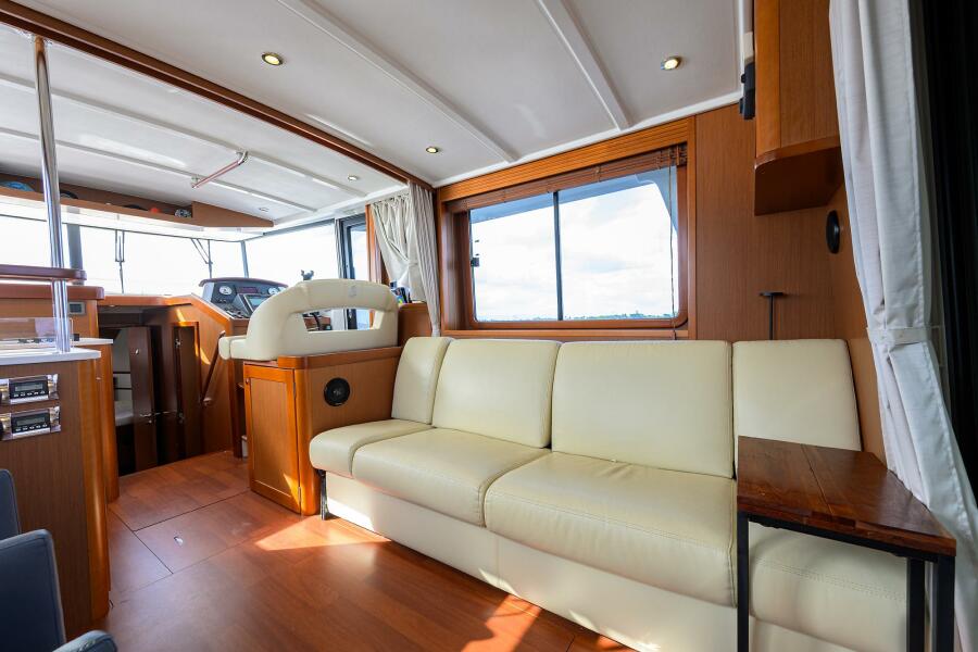 44' 2014 Beneteau Trawler 44