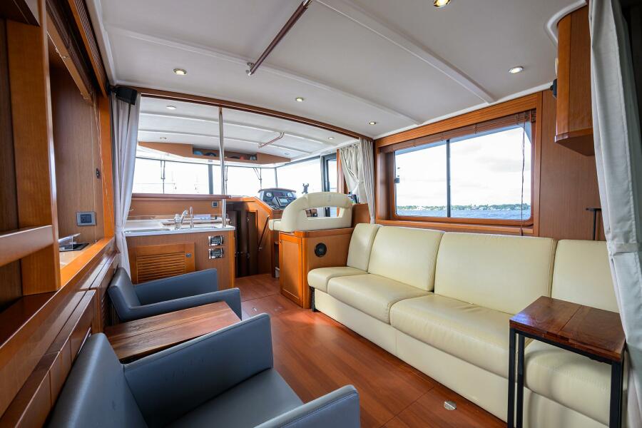 44' 2014 Beneteau Trawler 44
