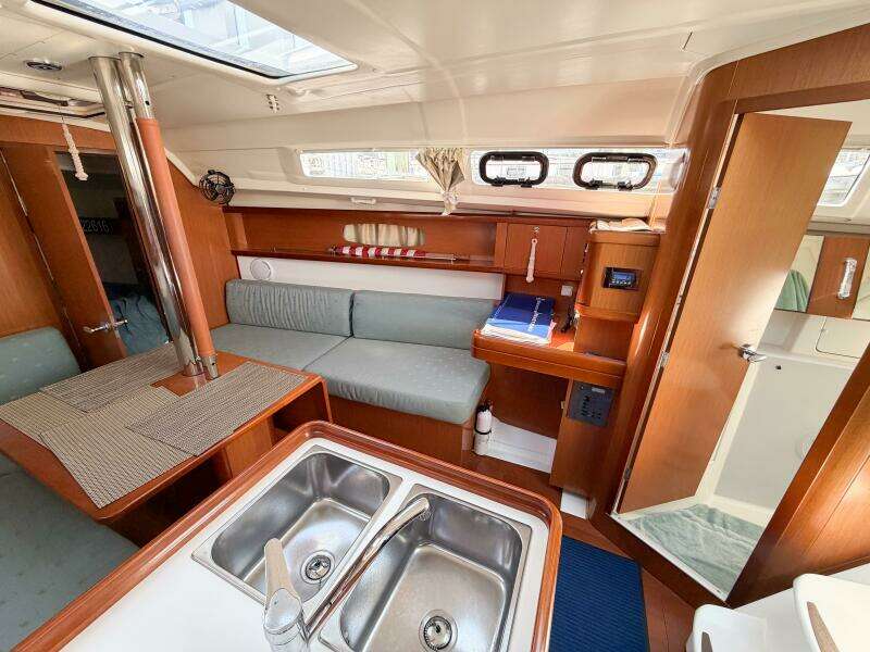 BON TEMPS 31ft Beneteau Yacht For Sale