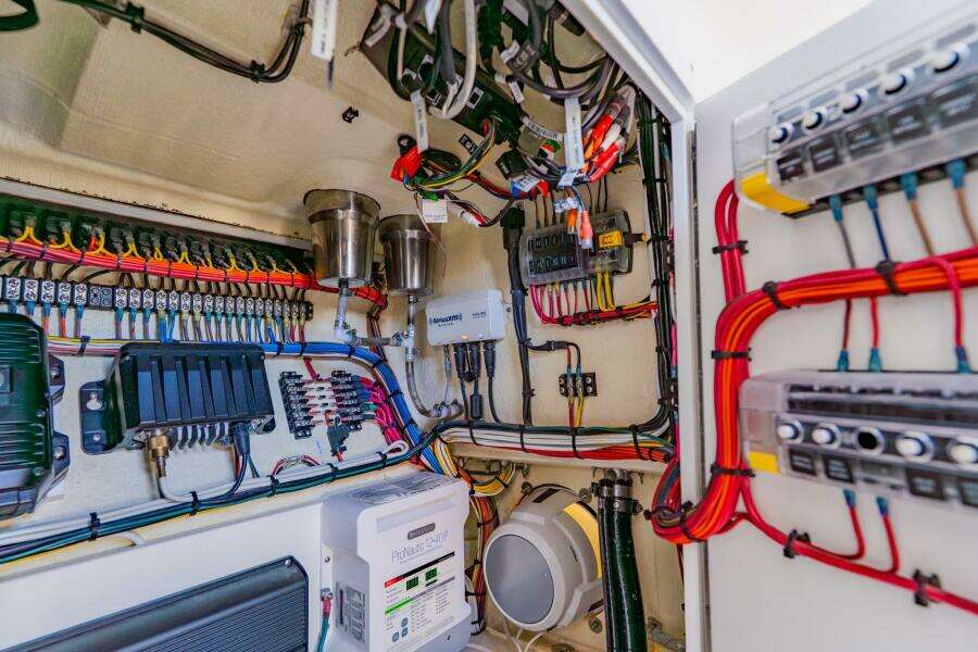 37ft SeaVee Yacht For Sale