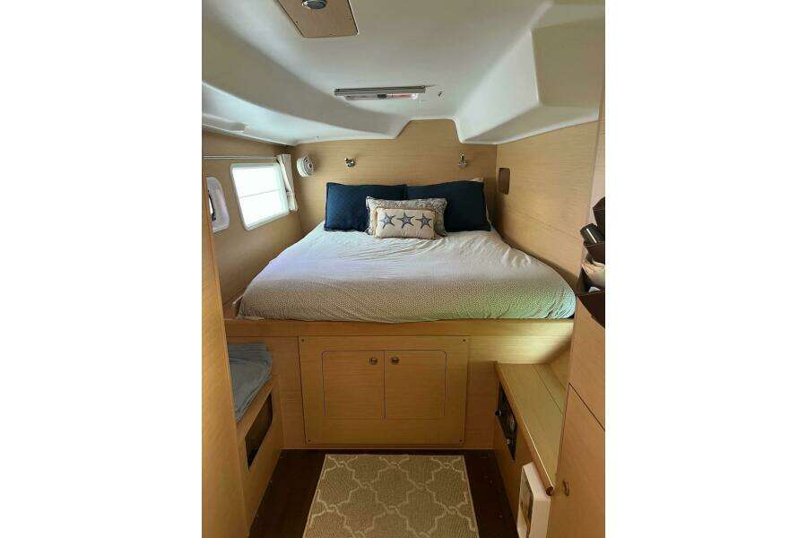 APRES SEA 38ft Lagoon Yacht For Sale