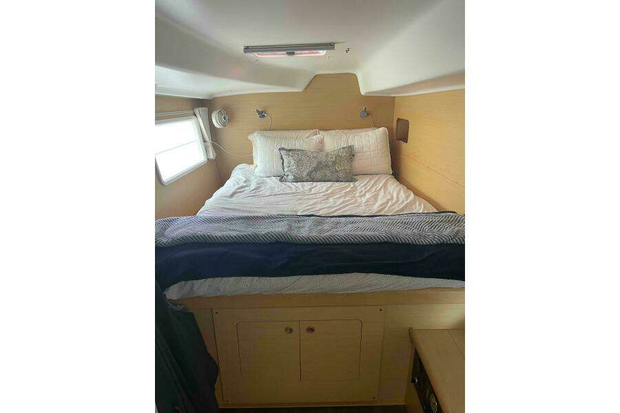 APRES SEA 38ft Lagoon Yacht For Sale