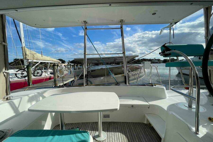 APRES SEA 38ft Lagoon Yacht For Sale