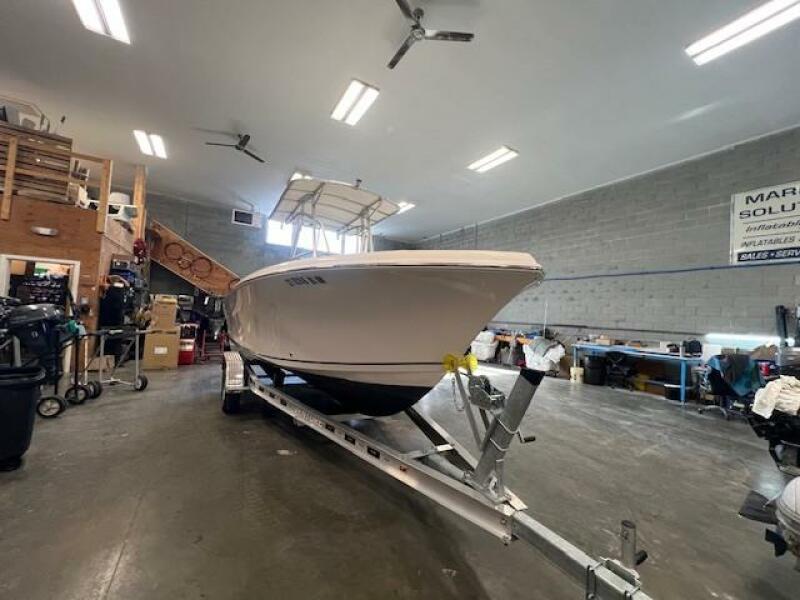23' 2023 Sailfish 220 CC