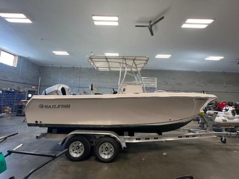 23' 2023 Sailfish 220 CC