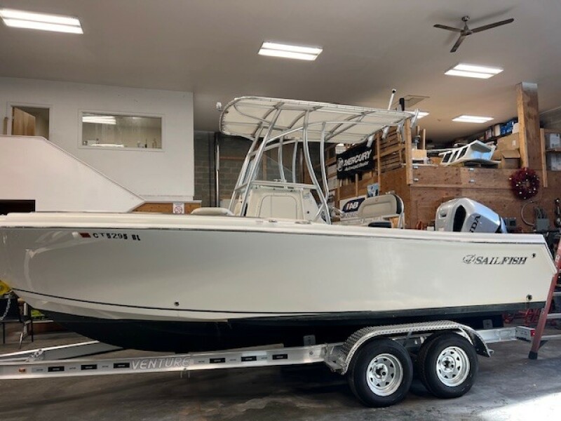 23' 2023 Sailfish 220 CC