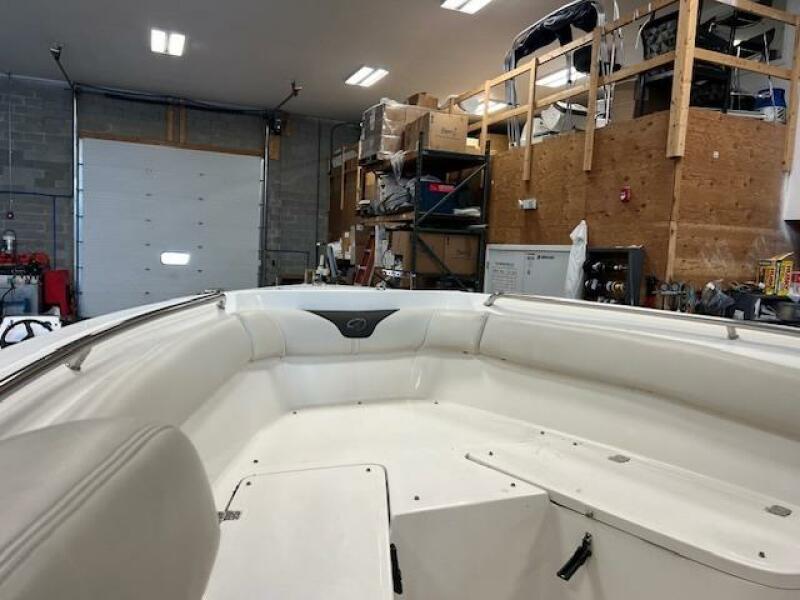 23' 2023 Sailfish 220 CC