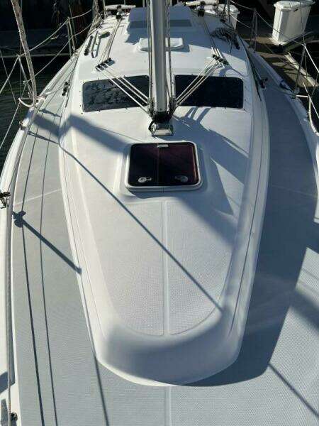Nowhere Boat 33ft Hunter Yacht For Sale