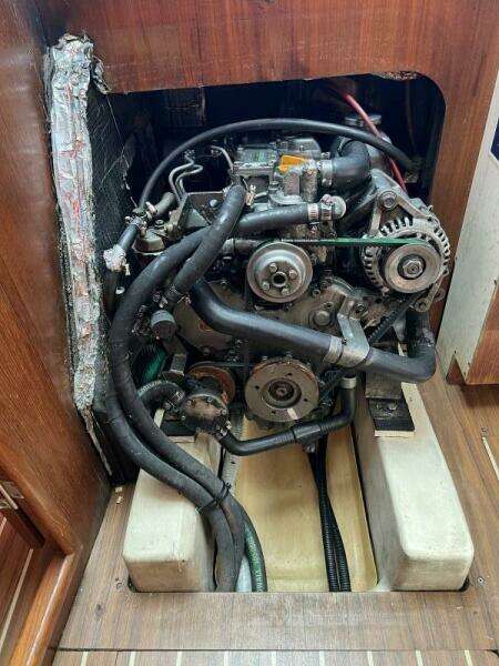 Nowhere Boat 33ft Hunter Yacht For Sale