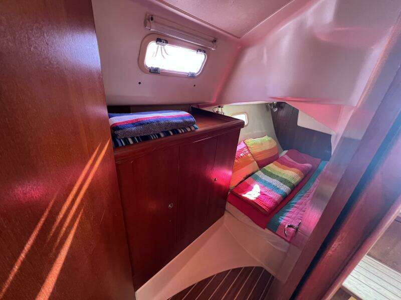 Nowhere Boat 33ft Hunter Yacht For Sale