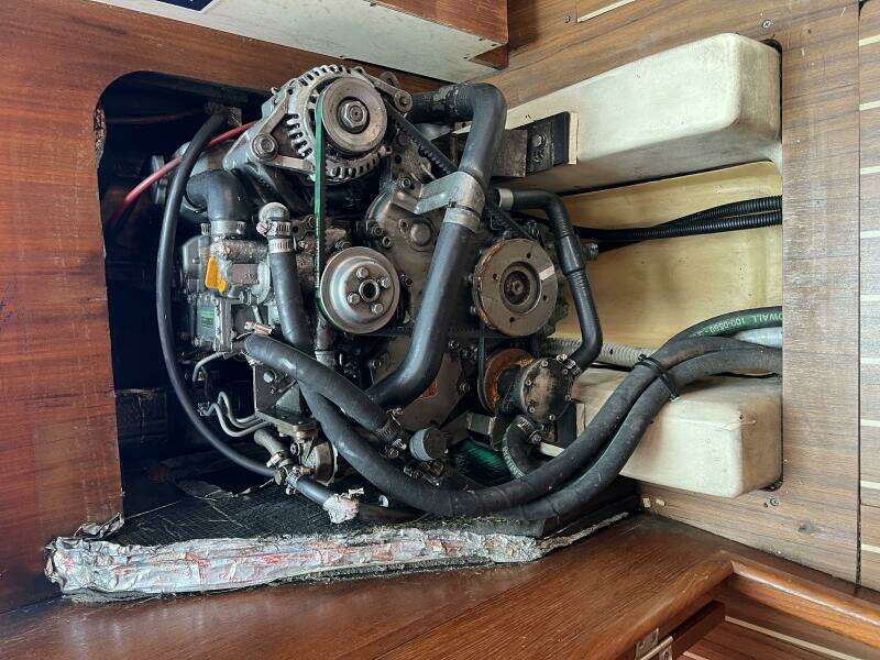 Nowhere Boat 33ft Hunter Yacht For Sale