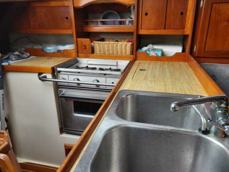 Wave Walker 36ft Catalina Yacht For Sale