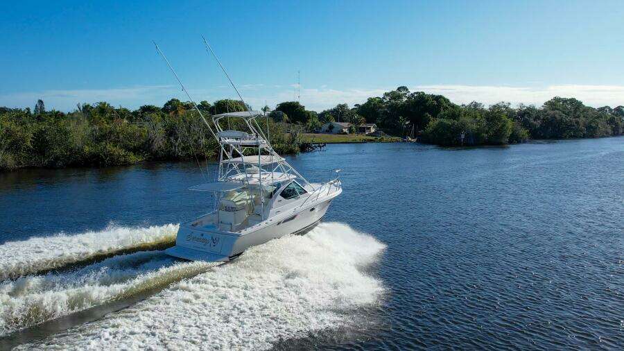 Tiara 31 Serenity- Running Photo