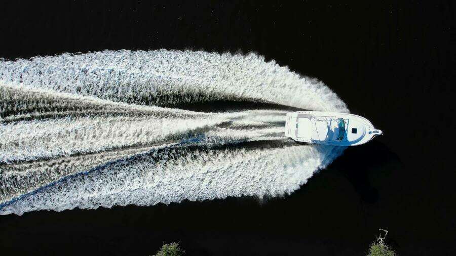 Tiara 31 Serenity- Aerial Running Profile