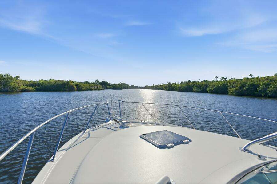 Tiara 31 Serenity- Bow