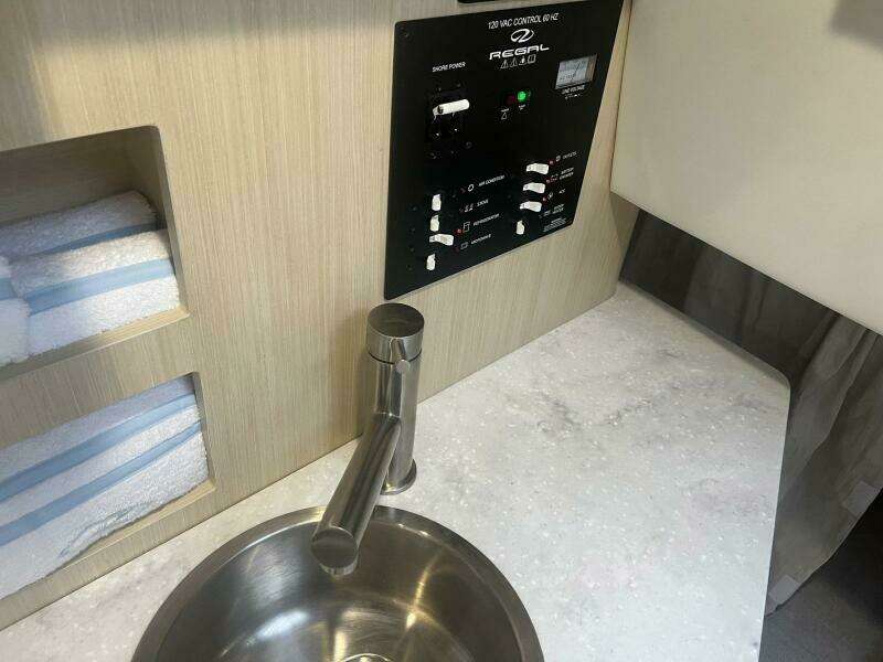 26ft Regal Yacht For Sale