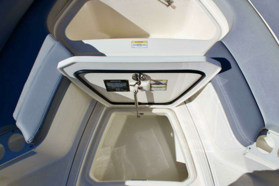 23ft Boston Whaler Yacht For Sale