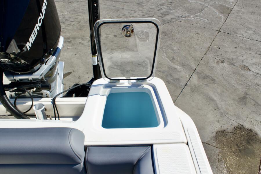 23' 2022 Boston Whaler 230 Outrage