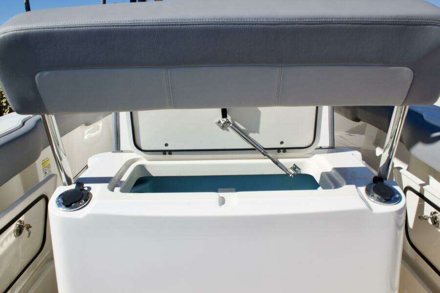 23ft Boston Whaler Yacht For Sale